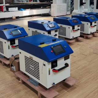 手持式激光焊接機和清洗機開機操作視頻